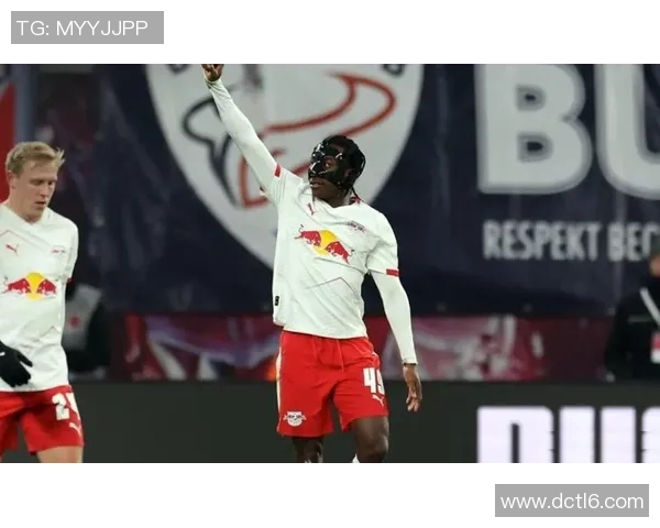 英超惊喜：曼联逆转莱比锡，帽子戏法点燃全场激情