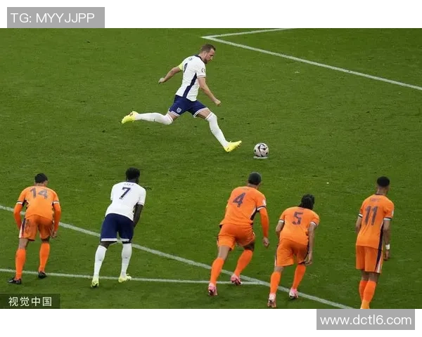 德甲精彩对决那不勒斯5-0狂胜皇马帽子戏法引发争议判罚热议