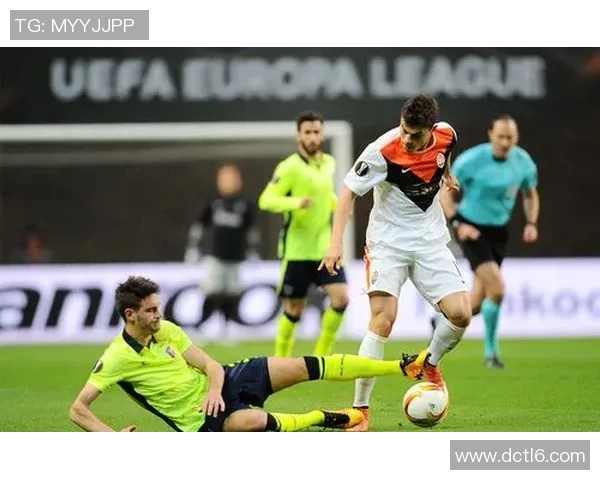 德甲激战AC米兰与本菲卡战平红牌事件引发全场热议与战术分析