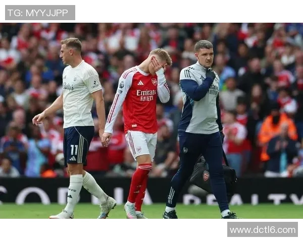 里昂狂胜阿森纳5-1引发转会热议全场沸腾