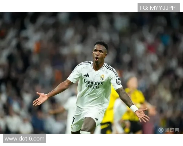 里昂主场逆转皇马上演帽子戏法精彩瞬间引发全场狂欢