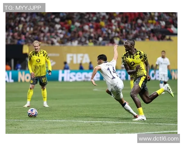 足总杯精彩对决拜仁逆转AC米兰乌龙球成关键瞬间