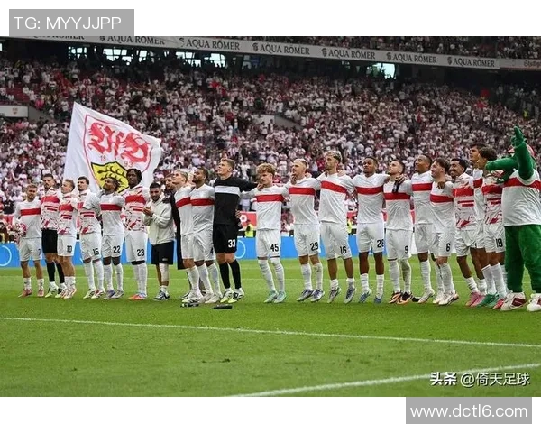 德甲焦点战巴萨与拜仁握手言和乌龙球引发战术解析与反思