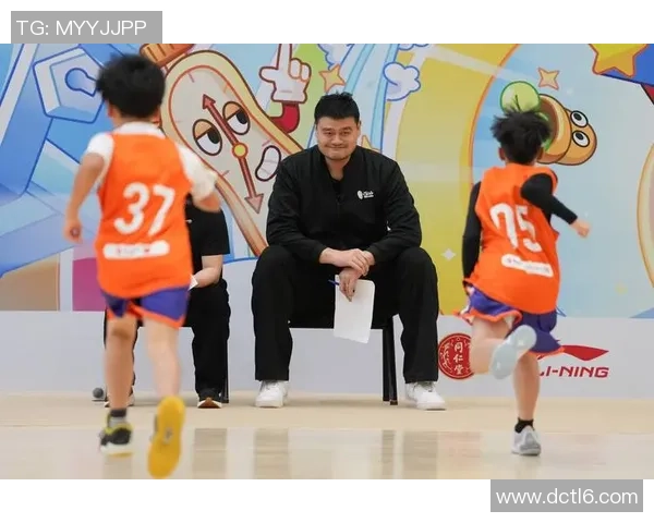 球员眼中的姚明：巨人背后的坚持与奋斗精神解析