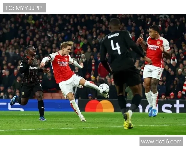 意甲赛场阿森纳逆转拜仁引发争议判罚全场沸腾瞬间回顾