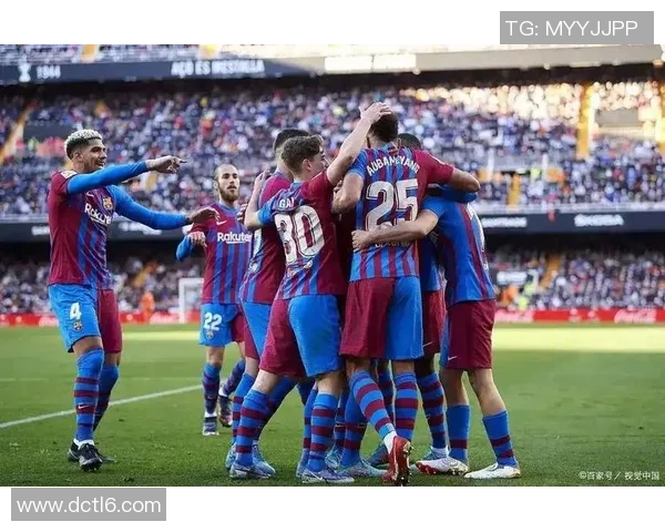 波尔图逆袭巴萨4-3爆冷瞬间引发全场热潮精彩集锦回顾 波尔图逆袭巴萨4-3爆冷瞬间引发全场热潮精彩集锦回顾