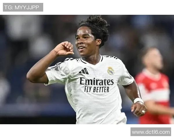 那不勒斯逆转里昂上演惊天大戏球员帽子戏法引爆全场激情 那不勒斯逆转里昂上演惊天大戏球员帽子戏法引爆全场激情