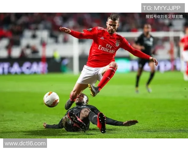 意甲赛场惊现冷门曼联与本菲卡握手言和引发热议