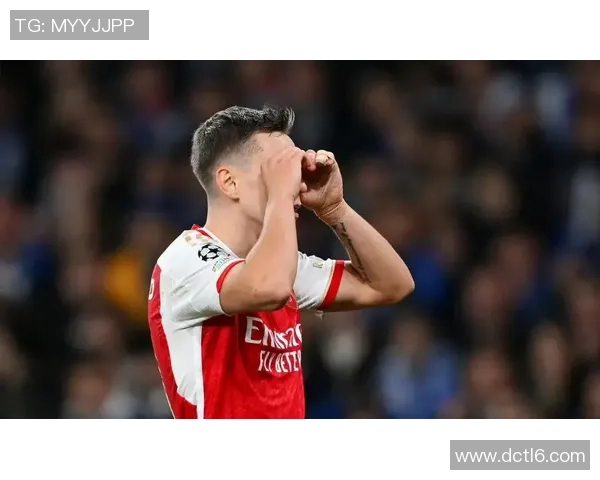 欧冠激战：曼联与波尔图战成平局乌龙球成比赛转折点分析