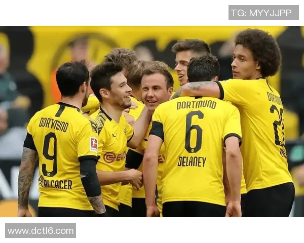 德甲焦点战:多特蒙德与曼联激战成平局绝杀时刻引发全场狂欢 德甲焦点战:多特蒙德与曼联激战成平局绝杀时刻引发全场狂欢