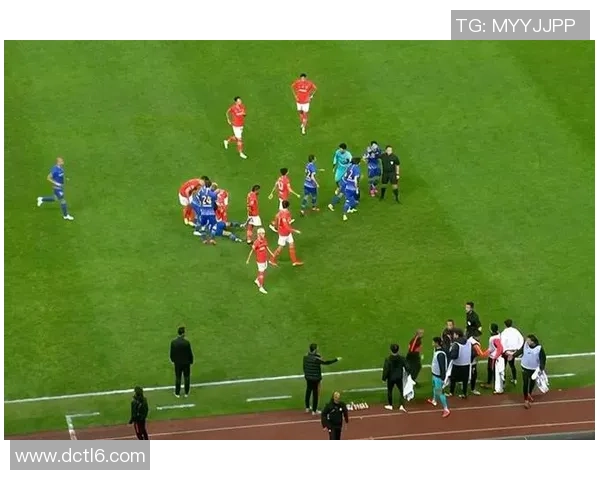 欧联杯激战尤文图斯大胜AC米兰争议判罚引发全场热议 欧联杯激战尤文图斯大胜AC米兰争议判罚引发全场热议