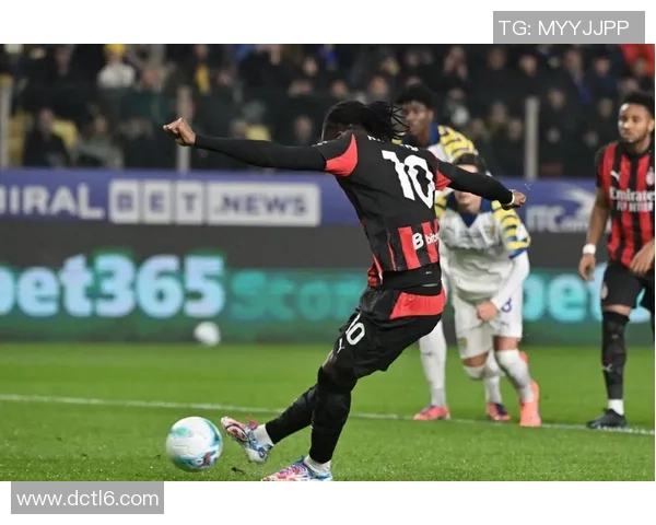 西甲激战:拜仁狂胜国米五球乌龙球引发争议判罚全场沸腾 西甲激战:拜仁狂胜国米五球乌龙球引发争议判罚全场沸腾